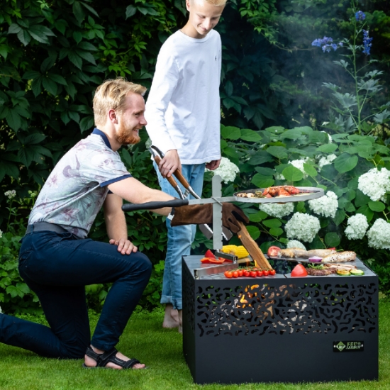 Imagine Semineu exterior Cube 500 cu gratar