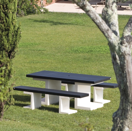 Imagine Set masă și două bănci de grădină, din beton, Pick & Nick Smooth, alb-negru, Tuozi