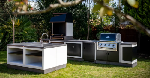Cum integrezi grătarul de grădină într-o bucătărie exterioară modulară