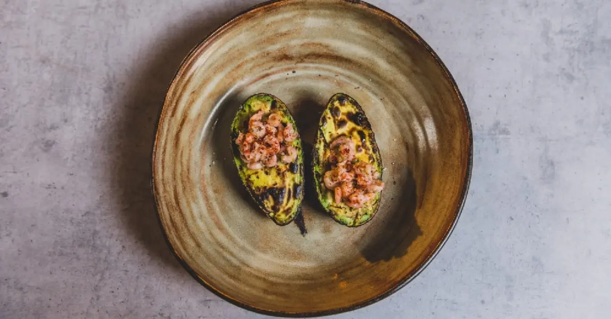 Avocado la gratar cu creveti